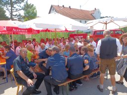 Fahnenwiederweihe mit Fahrzeugsegnung